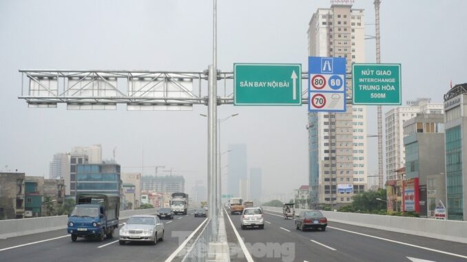 Đường trên cao Hà Nội quá tải gấp 8 lần, trở thành ‘Vành đai đỏ’ vì tắc triền miên Đường trên cao Hà Nội quá tải gấp 8 lần, trở thành ‘Vành đai đỏ’ vì tắc triền miên