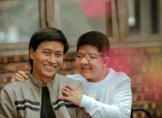 Vợ Bôm đúng là người phụ nữ xinh đẹp, nhân hậu Vợ Bôm đúng là người phụ nữ xinh đẹp, nhân hậu