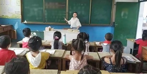 Hàng trăm giáo viên bất ngờ bị truy thu tiền bảo hiểm hơn 4,6 tỉ đồng: Vì sao Hàng trăm giáo viên bất ngờ bị truy thu tiền bảo hiểm hơn 4,6 tỉ đồng: Vì sao