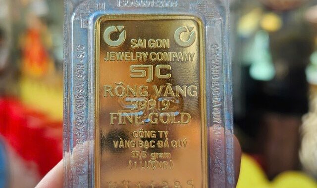 Giá vàng mới nhất tối nay 15/3: Chưa bao giờ vàng lên đến mức này, nhiều người ngỡ ngàng chỉ biết khóc Giá vàng mới nhất tối nay 15/3: Chưa bao giờ vàng lên đến mức này, nhiều người ngỡ ngàng chỉ biết khóc