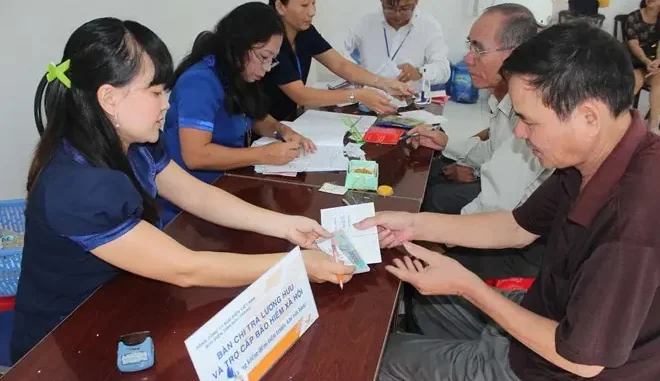 Tuổi nghỉ hưu của công chức, người lao động trong năm 2025