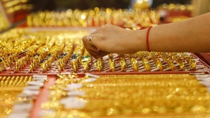 Giá vàng trưa 2/3: Giảm tới đáy rồi, Không mua lúc này thì mua lúc nào bà con ơi, … Giá vàng trưa 2/3: Giảm tới đáy rồi, Không mua lúc này thì mua lúc nào bà con ơi, …