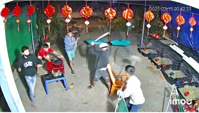 Tạm giữ nhóm đối tượng xông vào nhà chém người gây phẫn nộ dư luận Tạm giữ nhóm đối tượng xông vào nhà chém người gây phẫn nộ dư luận