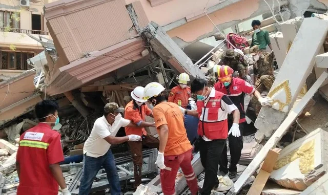 NÓNG: Myanmar xảy ra trận động đất mới mạnh 5,1 độ, người dân hoảng loạn NÓNG: Myanmar xảy ra trận động đất mới mạnh 5,1 độ, người dân hoảng loạn