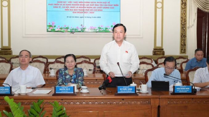 Chóa-ng vá-ng: Gần 9.500 công chức, viên chức TP.HCM bỏ việc Chóa-ng vá-ng: Gần 9.500 công chức, viên chức TP.HCM bỏ việc