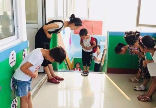 Giáo viên mầm non than thở: 3 hành vi của bố mẹ đón con tan trường khiến họ khó chịu Giáo viên mầm non than thở: 3 hành vi của bố mẹ đón con tan trường khiến họ khó chịu