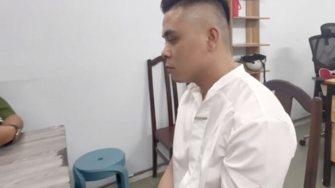 Khởi tố thanh niên đánh nhân viên bảo vệ ở phố đi bộ Nguyễn Huệ Khởi tố thanh niên đánh nhân viên bảo vệ ở phố đi bộ Nguyễn Huệ