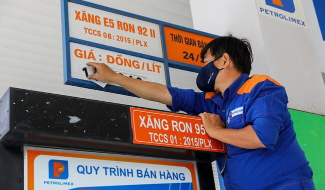 Ai chưa đổ xăng thì nhanh chân “đổ đầy bình”: Chiều nay giá xăng bất ngờ “gi:ật lùi” chỉ còn hơn 10 nghìn 1 lít Ai chưa đổ xăng thì nhanh chân “đổ đầy bình”: Chiều nay giá xăng bất ngờ “gi:ật lùi” chỉ còn hơn 10 nghìn 1 lít