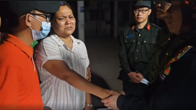 Người mẹ Myanmar bật khóc cảm ơn Lực lượng cứu hộ Việt Nam đã tìm thấy thi thể con trai 10 tuổi Người mẹ Myanmar bật khóc cảm ơn Lực lượng cứu hộ Việt Nam đã tìm thấy thi thể con trai 10 tuổi