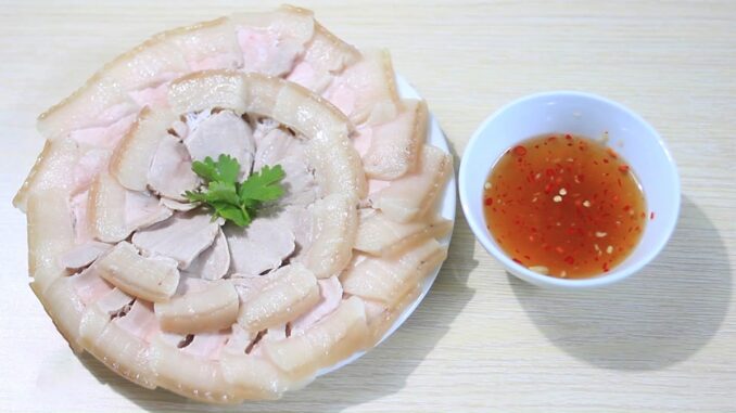 Muốn thịt luộc thơm và trắng, nhả hết cặn bẩn chỉ cần thêm đúng 1 thứ này vào nồi Muốn thịt luộc thơm và trắng, nhả hết cặn bẩn chỉ cần thêm đúng 1 thứ này vào nồi