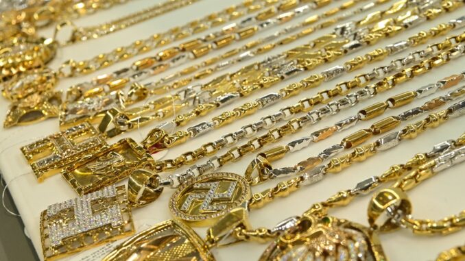 Giá vàng sáng nay 1/4: Trời ơi quá tuyệt vời, nhà nhà đang ăn mừng