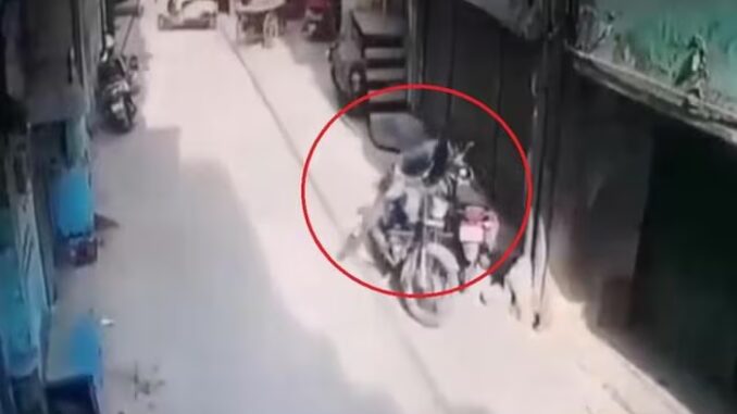 Lên cơn đau tim, nam thanh niên gục trên xe máy rồi tử vong Lên cơn đau tim, nam thanh niên gục trên xe máy rồi tử vong