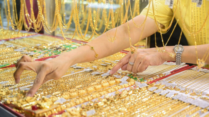 Giá vàng hôm nay 17/4/2025 tăng vũ bão sau cú sốc thuế Giá vàng hôm nay 17/4/2025 tăng vũ bão sau cú sốc thuế