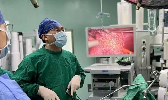 Cô gái 28 tuổi bị .. Cô gái 28 tuổi bị ..