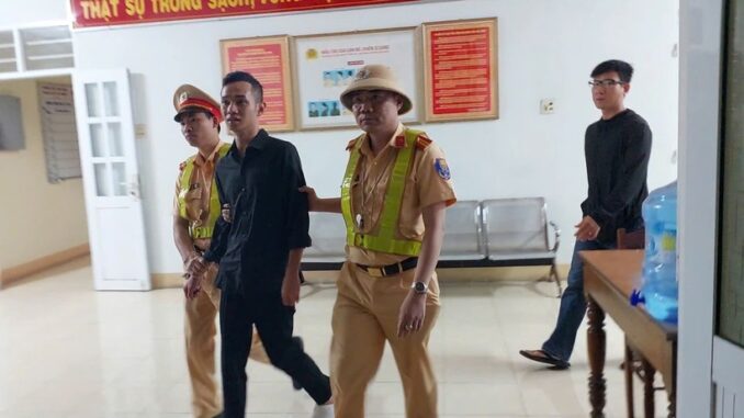 ‘Cần tìm 1 bạn nữ làm bạn gái, chu cấp mỗi tháng 30 đến 35 triệu’: Thanh niên đăng tin tìm được ‘ý trung nhân’ rồi bị bắt tại trận ‘Cần tìm 1 bạn nữ làm bạn gái, chu cấp mỗi tháng 30 đến 35 triệu’: Thanh niên đăng tin tìm được ‘ý trung nhân’ rồi bị bắt tại trận