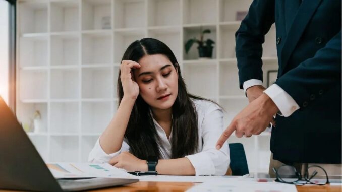 Sếp vay tôi 110 triệu nhưng lúc trả lại thiếu 10 triệu: Tôi hỏi thằng lý do thì nhận được câu trả lời cực kì bất ngờ Sếp vay tôi 110 triệu nhưng lúc trả lại thiếu 10 triệu: Tôi hỏi thằng lý do thì nhận được câu trả lời cực kì bất ngờ