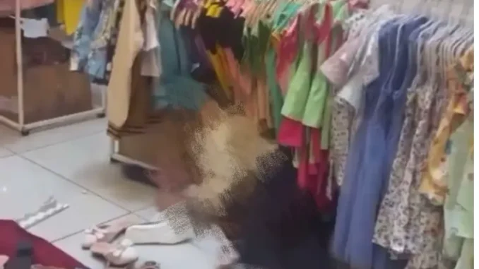 Camera ghi lại thời điểm thanh niên nhảy từ lầu 7 Vạn Mạnh Mall xuống đất tử vong Camera ghi lại thời điểm thanh niên nhảy từ lầu 7 Vạn Mạnh Mall xuống đất tử vong