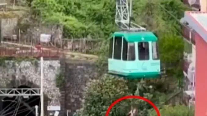 Đ:ứt cáp treo trên đỉnh núi, 4 du khách tuvong Đ:ứt cáp treo trên đỉnh núi, 4 du khách tuvong