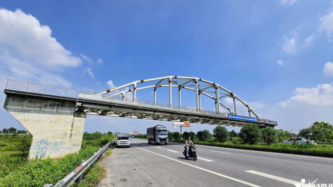 Đường sắt 7.665 tỷ ‘ngủ đông’ suốt 20 năm, cần thêm 700 tỷ để ‘hồi sinh’? Đường sắt 7.665 tỷ ‘ngủ đông’ suốt 20 năm, cần thêm 700 tỷ để ‘hồi sinh’?