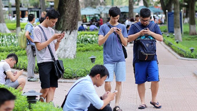 Người thường xuyên đăng bài lên mạng xã hội và người ít đăng: Ai thông minh hơn Người thường xuyên đăng bài lên mạng xã hội và người ít đăng: Ai thông minh hơn