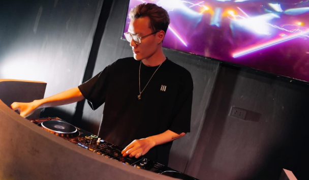 Một DJ bị ngh;i bao;hanh vợ: Cộng đồng mạng ph;;ẫn n;ộ, Beatlab phải lên tiếng ngay trong đêm Một DJ bị ngh;i bao;hanh vợ: Cộng đồng mạng ph;;ẫn n;ộ, Beatlab phải lên tiếng ngay trong đêm