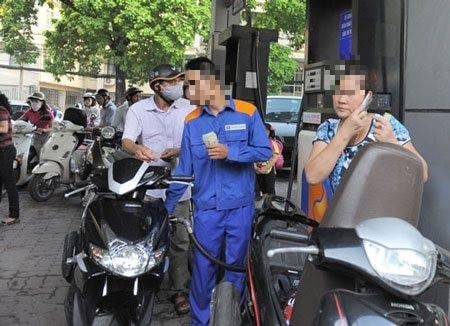 Thông tin chính thức về việc dùng điện thoại tại cây xăng có thể bị phạt đến 7 triệu đồng từ 1/7/2025 Thông tin chính thức về việc dùng điện thoại tại cây xăng có thể bị phạt đến 7 triệu đồng từ 1/7/2025
