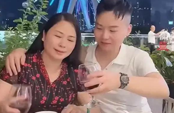 Chàng trai 20 tuổi cưới bà chủ cho thuê trọ, trở thành đại gia bất động sản chỉ sau một đêm Chàng trai 20 tuổi cưới bà chủ cho thuê trọ, trở thành đại gia bất động sản chỉ sau một đêm