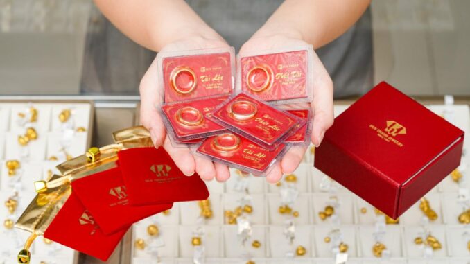 Giá vàng sáng nay 14/4: Người vay vàng giờ lo sốt vó Giá vàng sáng nay 14/4: Người vay vàng giờ lo sốt vó