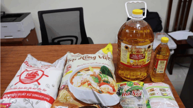 Cận cảnh xưởng sản xuất và kho hàng của Công ty TNHH Famimoto Việt Nam: Ch:oáng vá:ng với số lượng 71.000 lít dầu ăn, khoảng 40 tấn mì chính, 22 tấn hạt nêm, 9 tấn bột canh giả Cận cảnh xưởng sản xuất và kho hàng của Công ty TNHH Famimoto Việt Nam: Ch:oáng vá:ng với số lượng 71.000 lít dầu ăn, khoảng 40 tấn mì chính, 22 tấn hạt nêm, 9 tấn bột canh giả