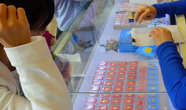 Sau bao ngày ôm vàng đợi chờ, cuối cùng cũng đến thời điểm người dân chốt lời Sau bao ngày ôm vàng đợi chờ, cuối cùng cũng đến thời điểm người dân chốt lời