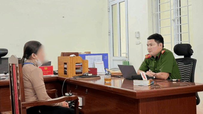 Chuyển khoản nhầm cho shipper 16K, người phụ nữ thao tác lấy lại tiền thì mất sạch 400 triệu đồng: Thủ đoạn lừa đảo tinh vi liên quan đến ship hàng Chuyển khoản nhầm cho shipper 16K, người phụ nữ thao tác lấy lại tiền thì mất sạch 400 triệu đồng: Thủ đoạn lừa đảo tinh vi liên quan đến ship hàng