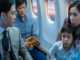 Chiếc chuyên cơ hạng thương gia yên ắng trong ánh đèn dịu nhẹ. Tỷ phú Lâm Hạo bước lên máy bayChiếc chuyên cơ hạng thương gia yên ắng trong ánh đèn dịu nhẹ. Tỷ phú Lâm Hạo bước lên máy bay, thong thả đi về phía ghế của mình. Khi anh chuẩn bị ngồi xuống, ánh mắt anh chợt dừng lại ở một hàng ghế gần cửa sổ. Người phụ nữ ấy… Linh.