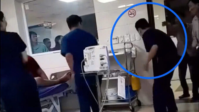 Bác sĩ cấp cứu thành công dù bị người nhà bệnh nhân gào chửi, đấm đạp Bác sĩ cấp cứu thành công dù bị người nhà bệnh nhân gào chửi, đấm đạp