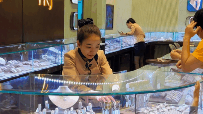 Giá vàng hôm nay 18-4: Đảo chiều sụt giảm Giá vàng hôm nay 18-4: Đảo chiều sụt giảm