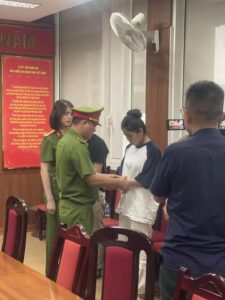 Chào tạm biệt “Chị em Rọt” Hằng Du Mục và Quan Linh Vlogs, kh;ởi t:ố rồi! Chào tạm biệt “Chị em Rọt” Hằng Du Mục và Quan Linh Vlogs, kh;ởi t:ố rồi!