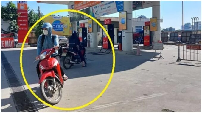 Vì sao khách hàng đổ xăng xong bỏ đi ngay, chủ cây xăng lại cười thầm: Lý do đằng sau là gì? Vì sao khách hàng đổ xăng xong bỏ đi ngay, chủ cây xăng lại cười thầm: Lý do đằng sau là gì?