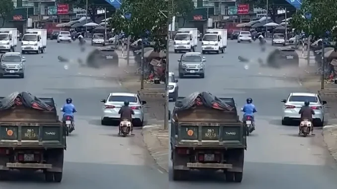 Clip Lexus lao lên vỉa hè, tông bay một người đàn ông: Hé lộ hình ảnh người bước ra từ trong xe Clip Lexus lao lên vỉa hè, tông bay một người đàn ông: Hé lộ hình ảnh người bước ra từ trong xe