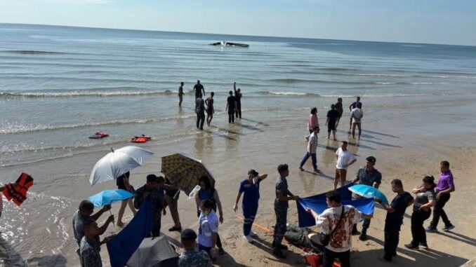 Clip: Đau lòng toàn cảnh quay lại khoảnh khắc máy bay Thái Lan r:ơ:i thẳng xuống biển Clip: Đau lòng toàn cảnh quay lại khoảnh khắc máy bay Thái Lan r:ơ:i thẳng xuống biển