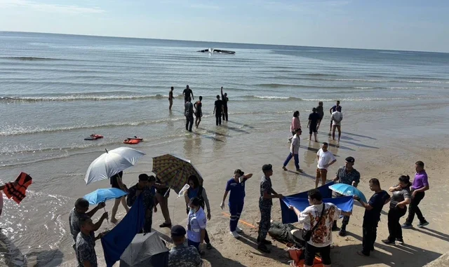 Máy bay chở cảnh sát lao xuống biển, tất cả đều thiệt mạng Máy bay chở cảnh sát lao xuống biển, tất cả đều thiệt mạng