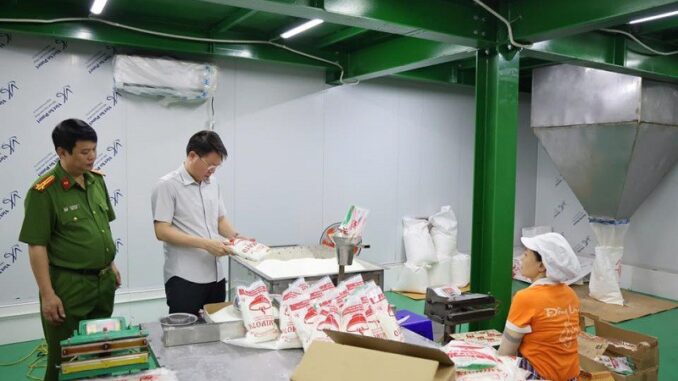 Phát hiện, tạm giữ hàng chục tấn mì chính, bột canh, bột nêm giả tại Phú Thọ Phát hiện, tạm giữ hàng chục tấn mì chính, bột canh, bột nêm giả tại Phú Thọ
