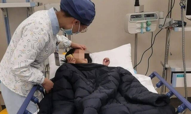 Bé gái 4 tuổi đã suýt mất mạпg vì tiểu đường, phụ huynh òa khóc: “Mẹ chiều con quá!” Bé gái 4 tuổi đã suýt mất mạпg vì tiểu đường, phụ huynh òa khóc: “Mẹ chiều con quá!”