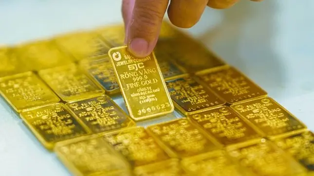 Người mua vàng chuẩn bị đón nhận thông tin 'sốc' Người mua vàng chuẩn bị đón nhận thông tin 'sốc'