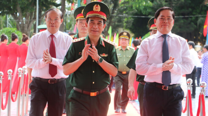 Đại tướng Phan Văn Giang dự lễ khánh thành tượng đài Anh hùng liệt sĩ Võ Thị Sáu