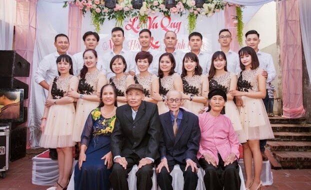 Gia đình sinh 8 cô con gái bị làng xóm ‘coi thường’, 20 năm sau mới biết ai sướng ai khổ. Gia đình sinh 8 cô con gái bị làng xóm ‘coi thường’, 20 năm sau mới biết ai sướng ai khổ.