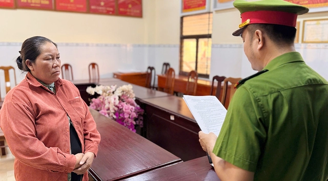 Phá “ổ” mại dâm, phát hiện nhiều bao cao su và thuốc ngừa thai Phá “ổ” mại dâm, phát hiện nhiều bao cao su và thuốc ngừa thai