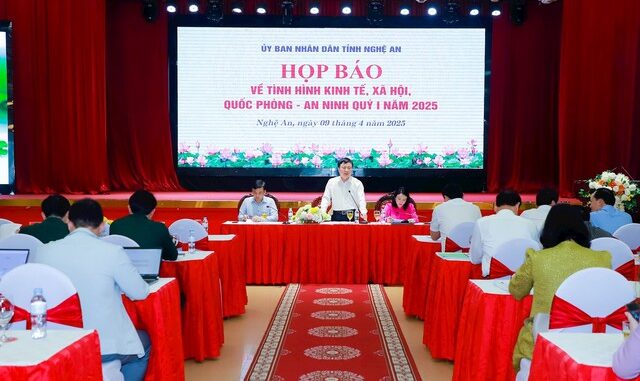 Một cán bộ huyện ủy nghỉ hưu trước tuổi được đề nghị hưởng chế độ hơn 2,46 tỉ đồng Một cán bộ huyện ủy nghỉ hưu trước tuổi được đề nghị hưởng chế độ hơn 2,46 tỉ đồng
