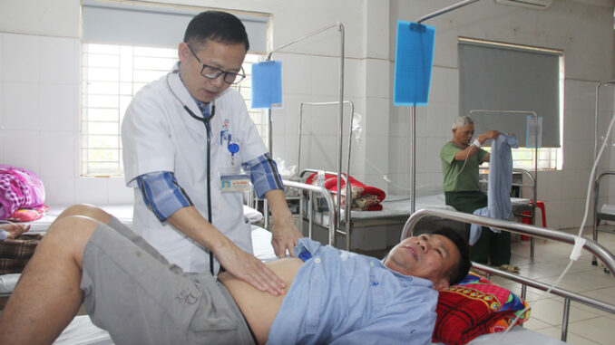 Gần 60 người phải nhập viện sau khi ăn cỗ đám cưới Gần 60 người phải nhập viện sau khi ăn cỗ đám cưới