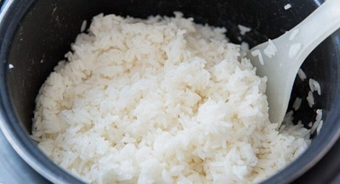Cơm để trong nồi cơm điện qua đêm có ăn được không: Nhiều người giậ;t mình khi biết đáp án Cơm để trong nồi cơm điện qua đêm có ăn được không: Nhiều người giậ;t mình khi biết đáp án