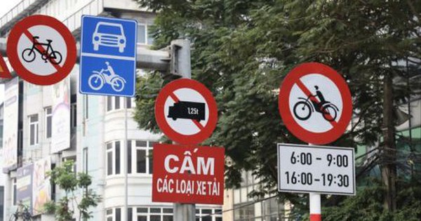 Hà Nội yêu cầu xử lý dứt điểm bất cập đèn tín hiệu, biển báo giao thông Hà Nội yêu cầu xử lý dứt điểm bất cập đèn tín hiệu, biển báo giao thông