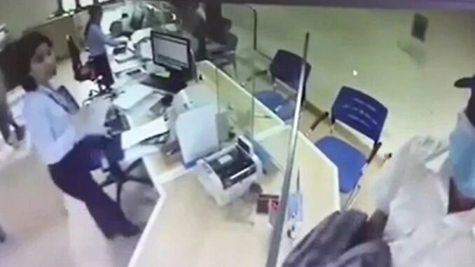 Cầm dao, cướp tiền ngân hàng ở Hà Nội Cầm dao, cướp tiền ngân hàng ở Hà Nội